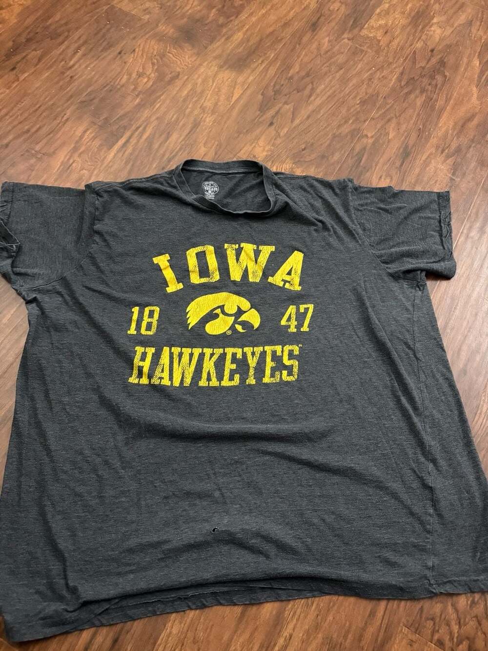 Rivalry Threads Iowa Hawkeyes Dark Gray Short Sleeve Graphic T-Shirt 2XL